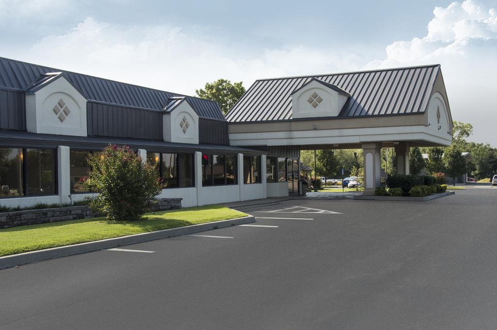 Days Inn By Wyndham Pittsburg Ks Exterior photo