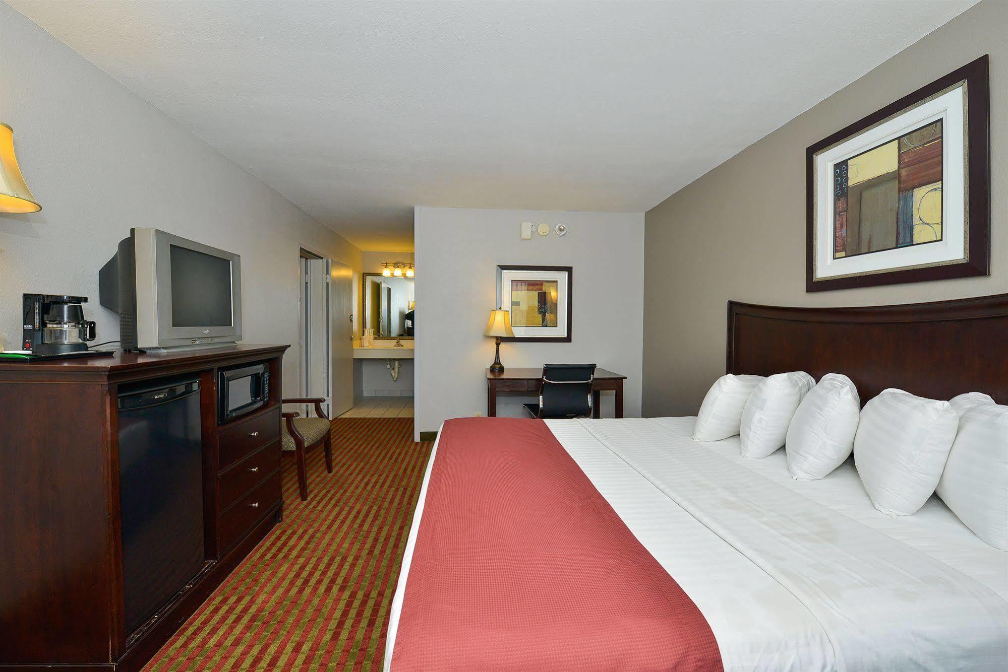 Days Inn By Wyndham Pittsburg Ks Exterior photo