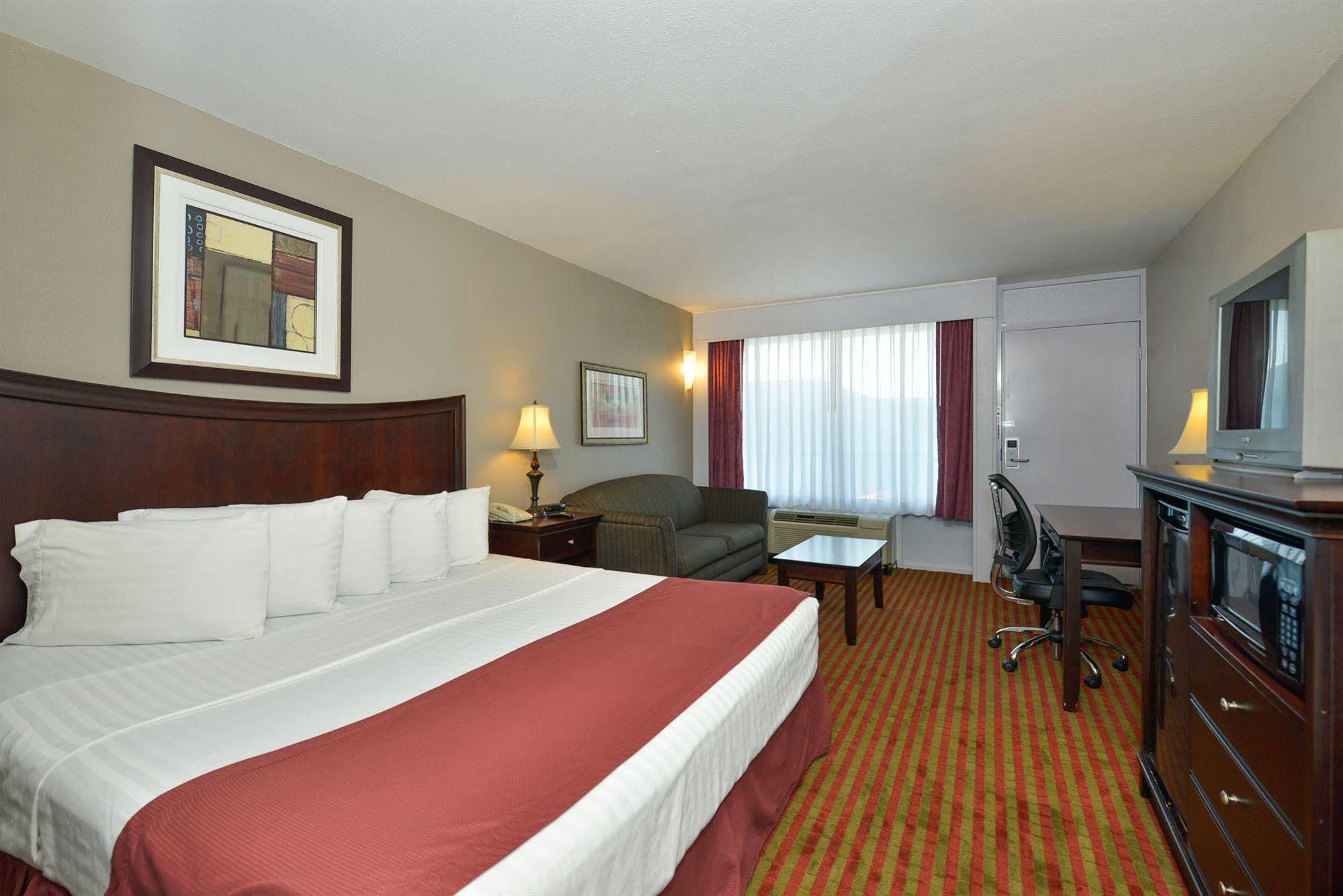 Days Inn By Wyndham Pittsburg Ks Exterior photo