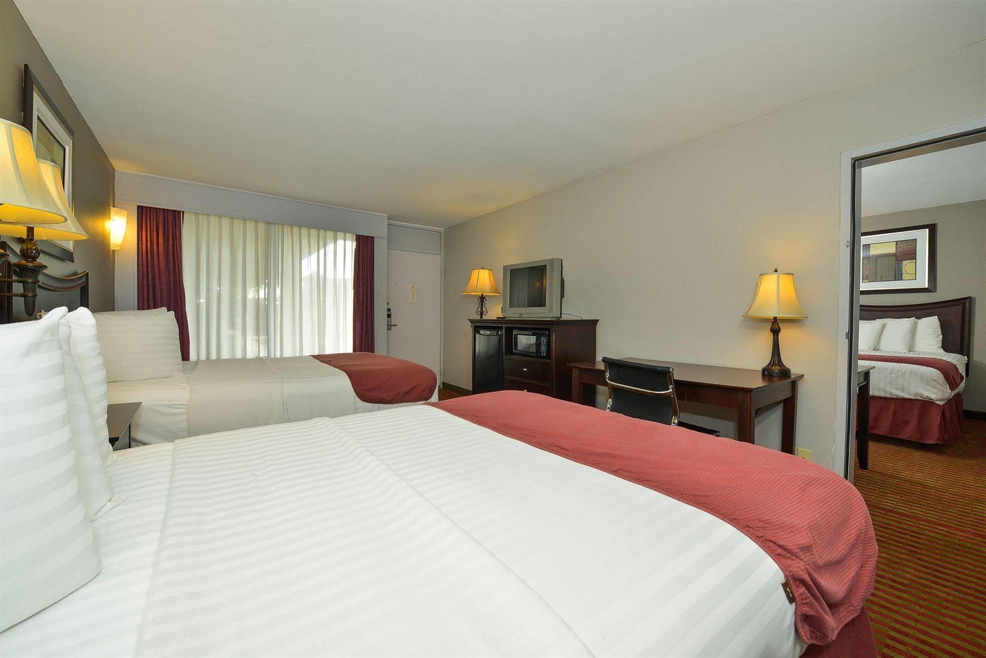 Days Inn By Wyndham Pittsburg Ks Exterior photo