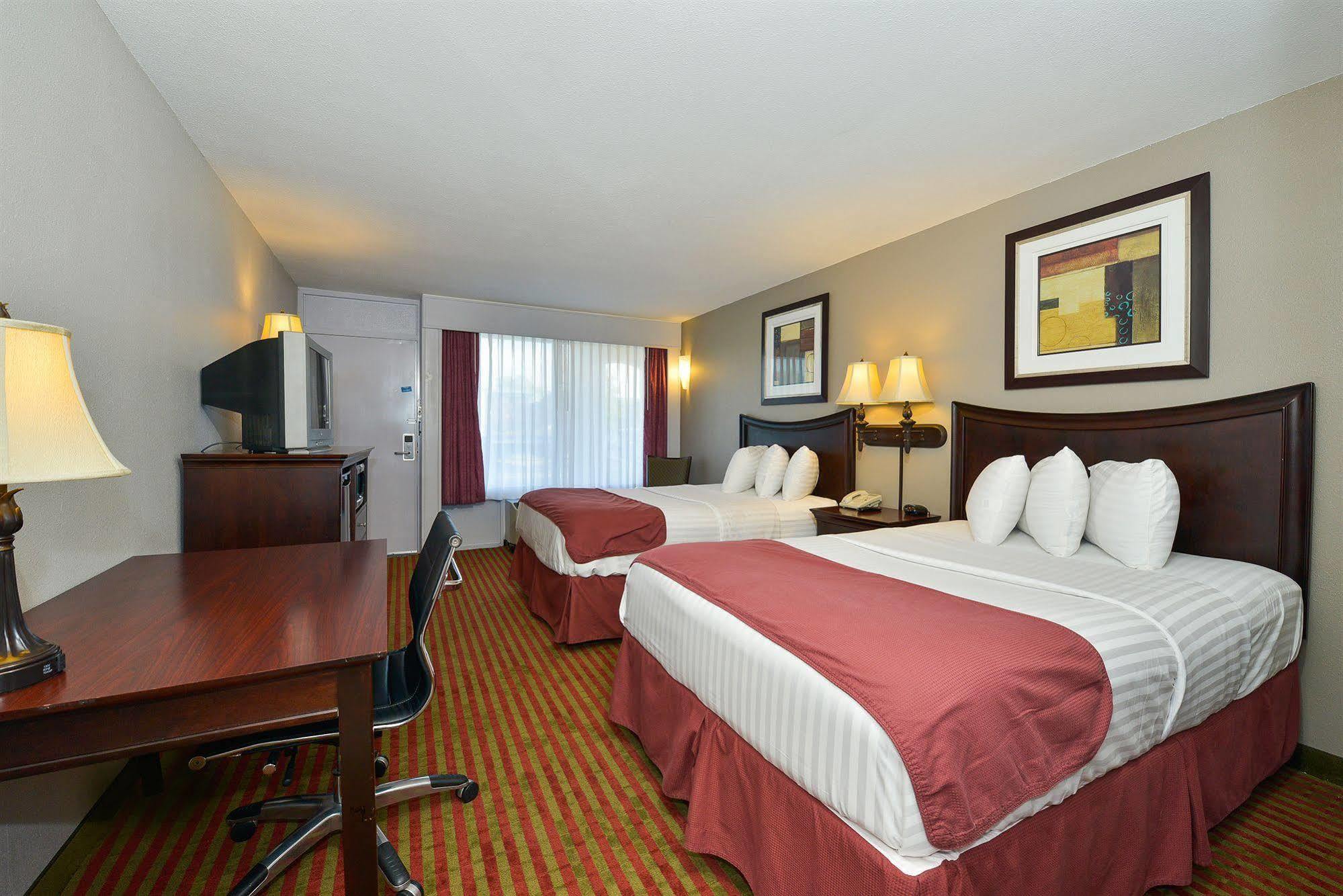 Days Inn By Wyndham Pittsburg Ks Exterior photo