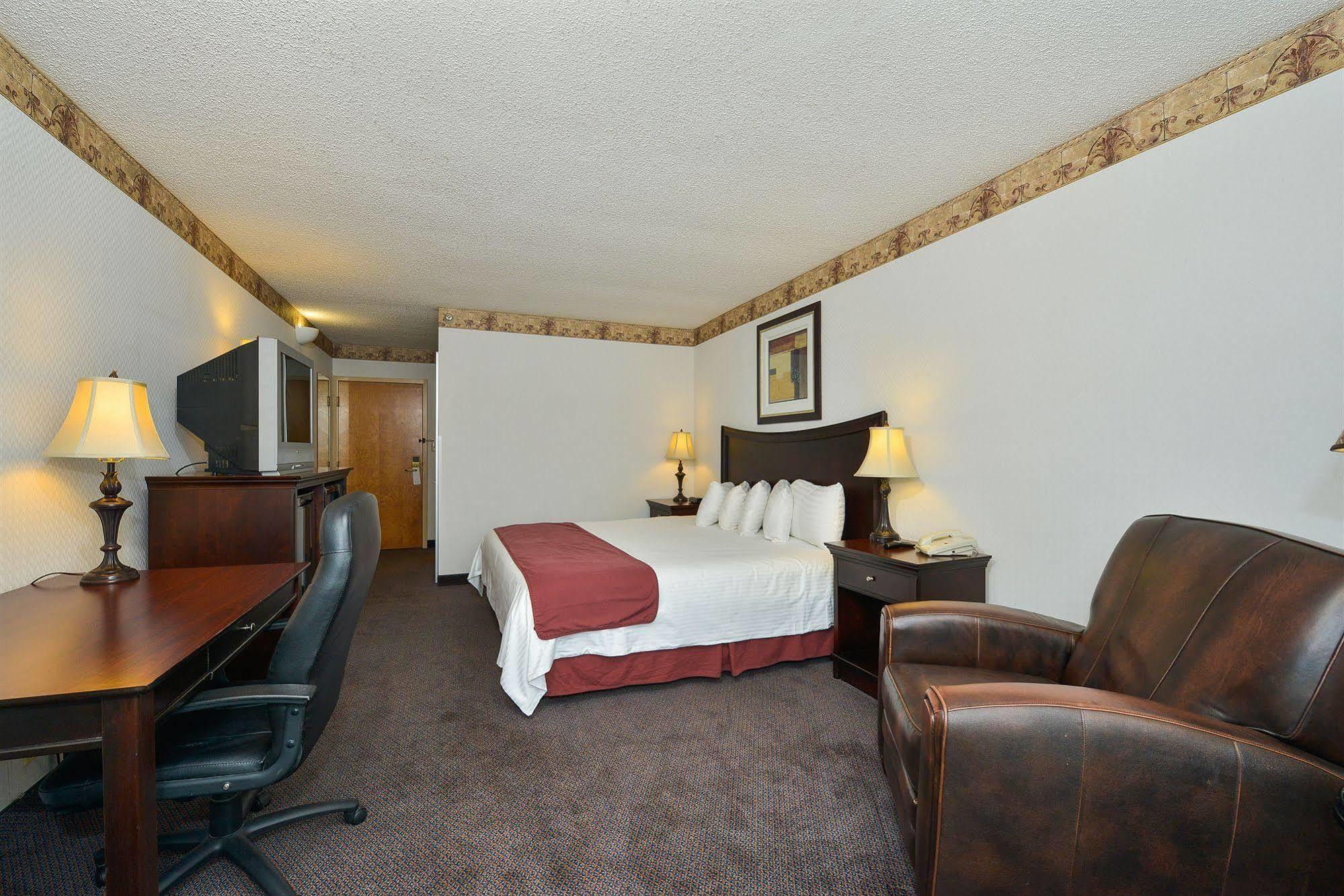 Days Inn By Wyndham Pittsburg Ks Exterior photo