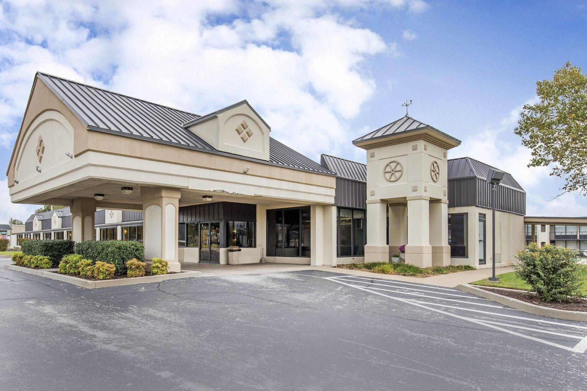 Days Inn By Wyndham Pittsburg Ks Exterior photo